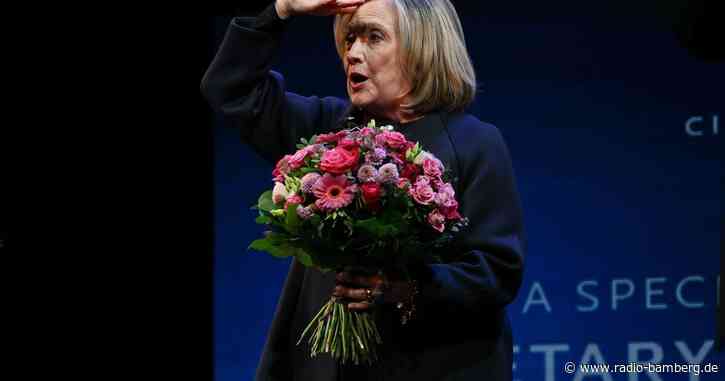 Störaktionen während Auftritt von Hillary Clinton in Berlin