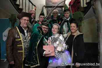 Lara (23) wint gouden wortel tijdens wortelworp: “Ik kom hier pas voor het eerst carnaval vieren”