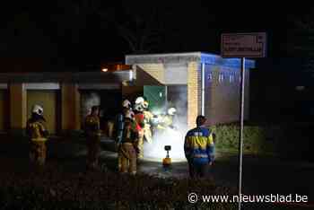 “Ik hoorde enorme knallen”: hoogspanningscabine vat vuur