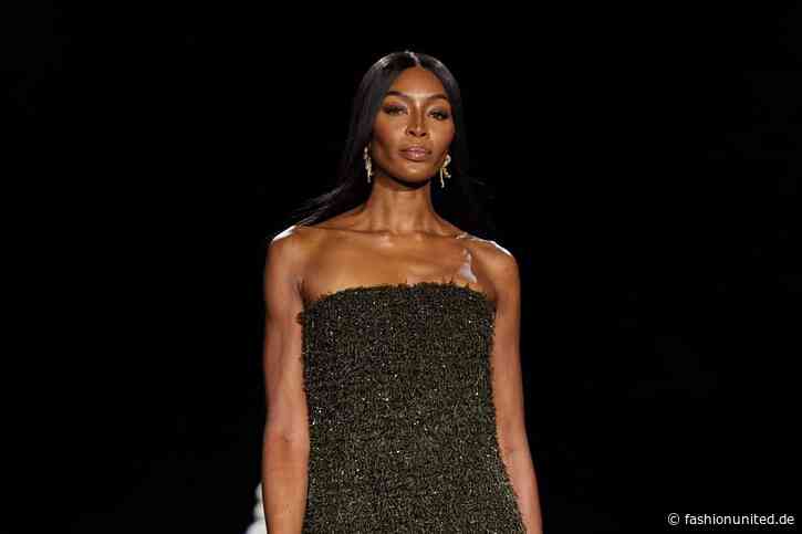 Topmodel Naomi Campbell bei London Fashion Week auf dem Laufsteg