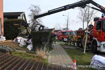 Klusser raakt gekneld onder gehuurde heftruck