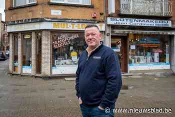 Slotenmaker Tom Cardinael, veteraan van het Groeningerplein in Borgerhout: “Hier moet je op je strepen staan”