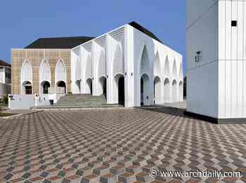 Al-Muttaqin Grand Mosque / Andyrahman Architect