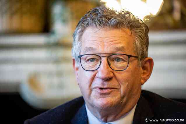 Dakloze man (25) die met mes aan woning burgemeester opduikt, blijft ontkennen dat hij wilde uithalen: “Voelt zich zeer slecht”