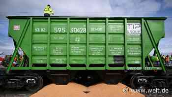 Polnische Bauern verschütten Getreide aus ukrainischen Bahnwaggons