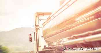 Trucker ignoriert alle Zeichen: Lkw bleibt an Bamberger Bahnbrücke hängen - halbe Million Euro Schaden