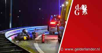 Motorrijder belandt in vangrail en raakt ernstig gewond • Beruchte straat wordt opnieuw ingericht