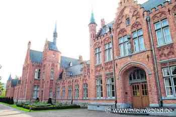 Vrouw die haar uittrok van verpleegster en plaste op de grond vraagt vrijspraak: “Ze wou als een dier haar territorium afbakenen”