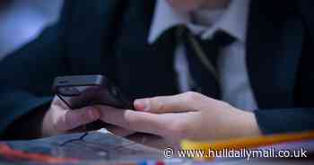 Hull people have their say on classrooms banning mobile phones