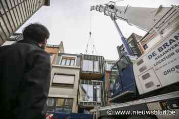 Allereerste inschuifhuis in Antwerpen succesvol geplaatst: “Een gloednieuwe woning in een halve dag, dat is de toekomst”