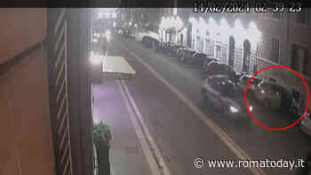 VIDEO | Sorpreso a rubare in un'auto viene inseguito e bloccato dalla polizia