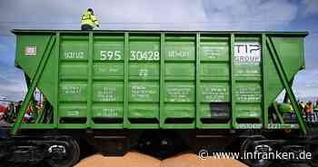 Polnische Bauern verschütten Getreide aus der Ukraine