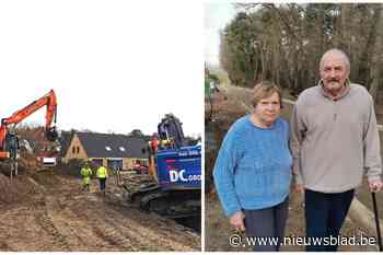 Jaak (79) en Josée (79) zitten al maanden opgesloten door werken, vaak zonder kabel en internet: “Je kan hier ‘s avonds niet buitenkomen of je verongelukt”