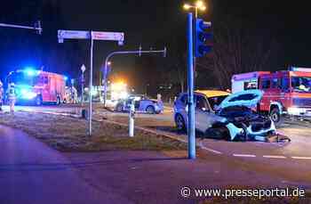 FW Pulheim: Frontalzusammenstoß auf Kreuzung