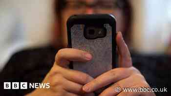 Police issue warnings over courier fraud scammers