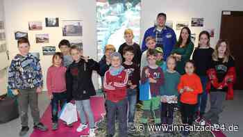 „Gänsehaut“: Mutige Kinder erkunden Mühldorfer Museum bei Dunkelheit