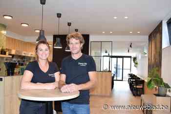 Bart en Evelien laten hun frituur al na vier jaar over: “Na het overlijden van mijn zus willen we meer tijd”