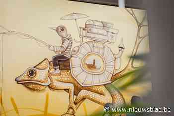 Muurschildering van Gijs Vanhee siert inkomhal van De Lisdodde: “Kunstwerk kwam tot stand samen met de bewoners”