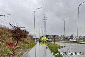 Bestuurster elektrisch fiets gewond naar ziekenhuis afgevoerd na aanrijding