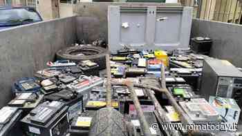 Rifiuti pericolosi: trasporta abusivamente 50 batterie per auto sul furgone