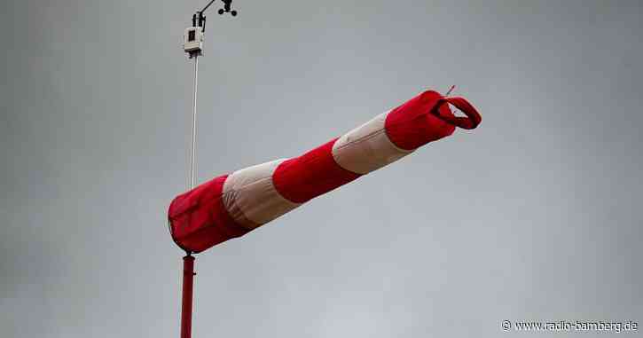 Regenschirm gut festhalten: Es wird stürmisch