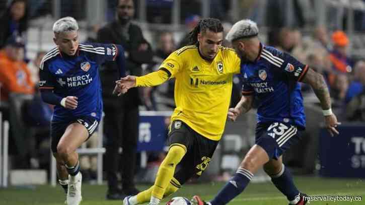 Canadian wingback Mo Farsi signs contract extension with Columbus Crew