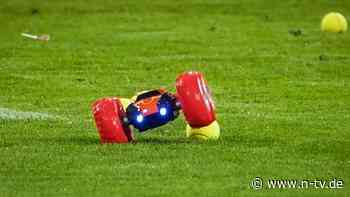 Friedliche Tennisball-Meuterei: Spiel, Satz und Sieg für den deutschen Fußball