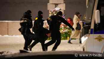 "Sie brechen unsere Finger": Einberufungsbescheid nach Trauer um Nawalny