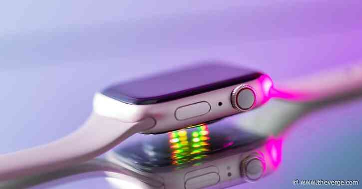 No, smartwatches and smart rings can’t measure blood glucose yet