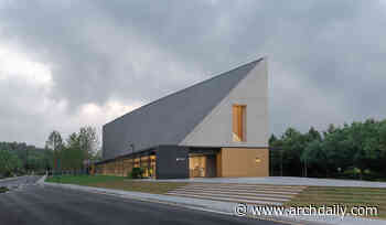 The Big Barn  / Atelier Deshaus