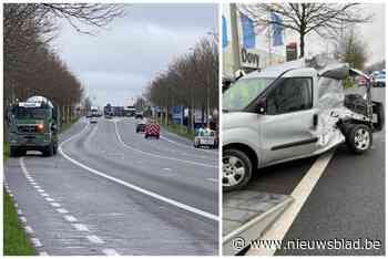Betonmixer knalt tegen bestelwagen: niemand gewond, hinder beperkt