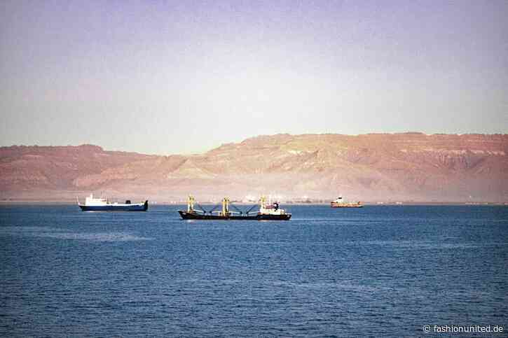 Probleme im Suez- und Panamakanal – Frachtkosten explodieren