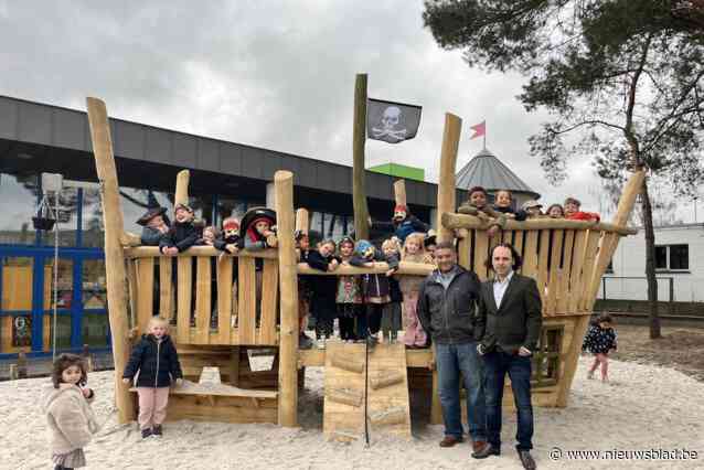 Tentoverkapping en piratenstrand voor kleuterschool