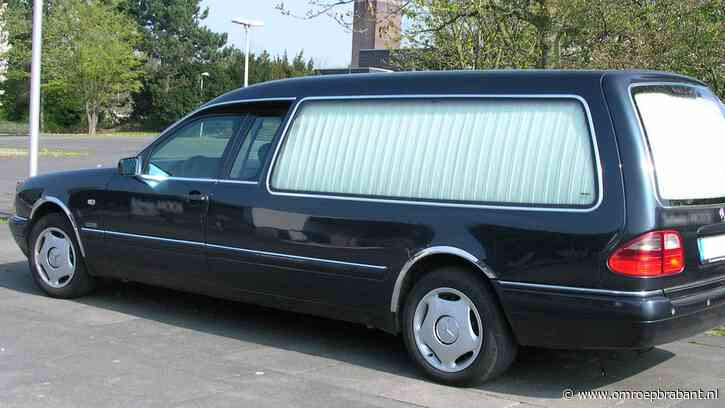 Lijkwagen vol drugs: cel en beroepsverbod geëist tegen uitvaartondernemer