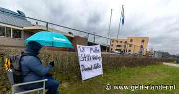 Mehmet (41) vluchtte uit Turkije, maar wacht al 18 maanden op verblijfsvergunning: ‘Ik kan niets’