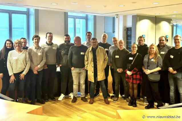 Werknemers Van Hool trekken naar Vlaams parlement voor debat over elektrische bussen