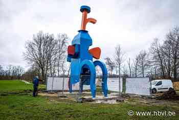 “Is het een raket of olifant?” Plots staat er een groot kunstwerk in een wei in Zonhoven