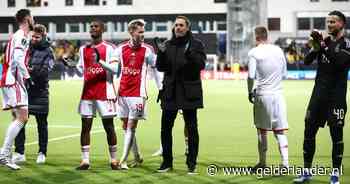 Van 't Schip opgelucht na knotsgek duel Ajax: ‘Kwestie van een goede keeper en een beetje geluk’