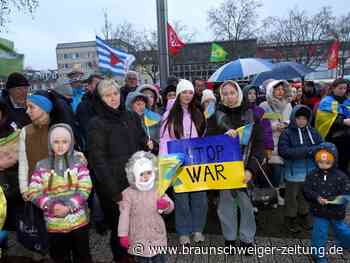 Zwei Jahre Ukraine-Krieg: Kundgebung vor dem Rathaus