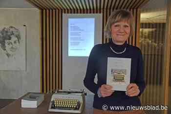 Karine brengt dichtbundel Blind getikt uit: “Belangrijk hoe alles overkomt op papier”