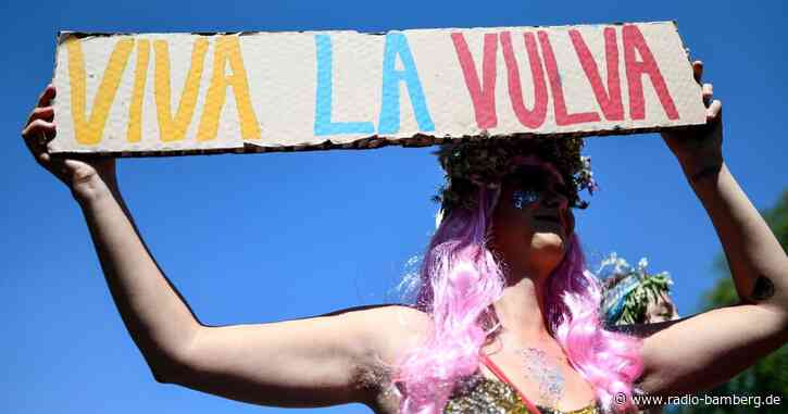 Vulva-Gips-Workshop im Museum am Weltfrauentag