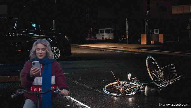 Zangeres laat zich plat rijden om de jeugd een lesje te leren