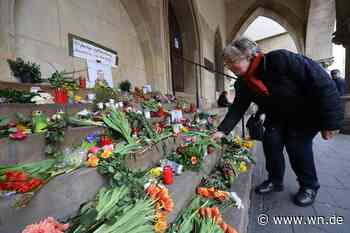 Große Anteilnahme auf der Rathaustreppe