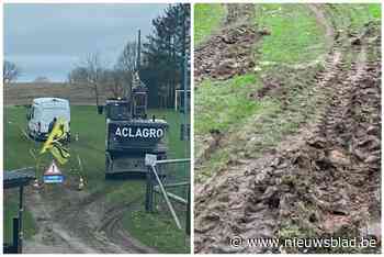 Voetbalveld alweer onbespeelbaar nadat kraan en bestelwagen diepe sporen nalaten (al is er wel iets vreemds met dat veld)
