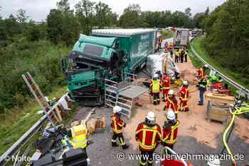 Verlorene Ladung trifft Sattelzug