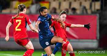 LIVE Nations League | Oranje Leeuwinnen in problemen tegen Spanje, Jonker haalt Miedema eruit
