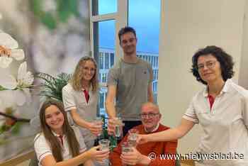 AZ Groeninge innoveert met nieuwe drinkbeker UpCup: “Patiënten zelfstandig laten drinken”