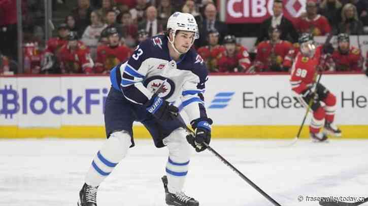 Kyle Connor scores in OT as Jets beat Blackhawks 3-2