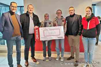 Zwemglinsters steunt Akabe Funk