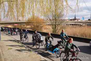 Fietsactie aan Gentbruggebrug om onveiligheid aan te kaarten: “Omrijden weegt niet op tegen voordelen van leefbaarheid”